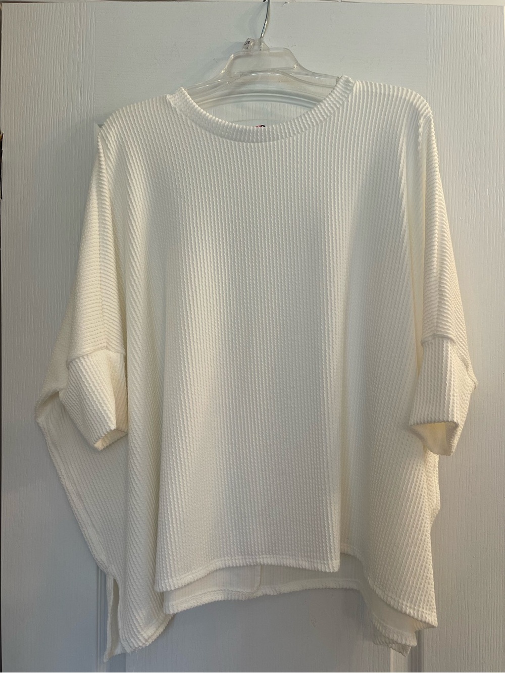 Discount Divas Relaxed white Ribbed Tunic Top